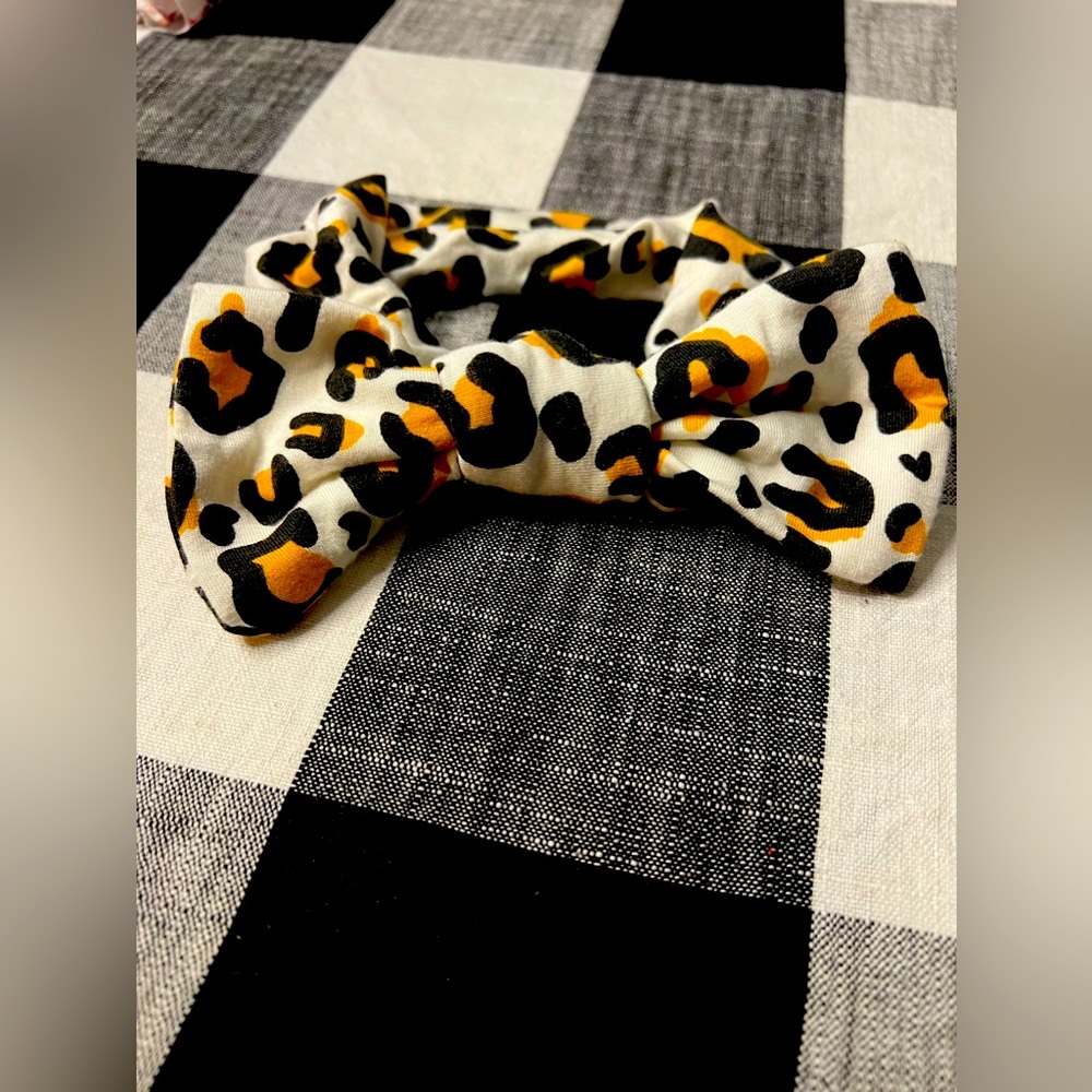Leopard Pint Bow